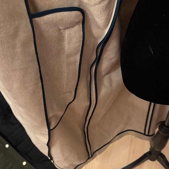 Elegant Women's Tan Trench Coat - Picture 9 of 14